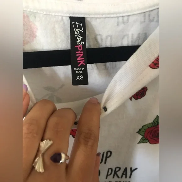 « Rise up and pray » white shirt red roses - Picture 5 of 6